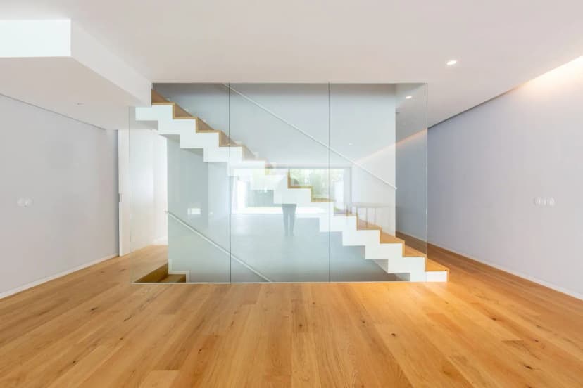 Moradia T4 de luxo nova em condomínio fechado em Nevogilde