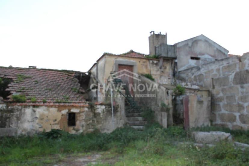 Casa secular para restaurar Arcozelo